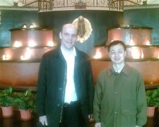 吃红烧肉、打高尔夫、品葡萄酒!这俩诺奖得主很会“享受”